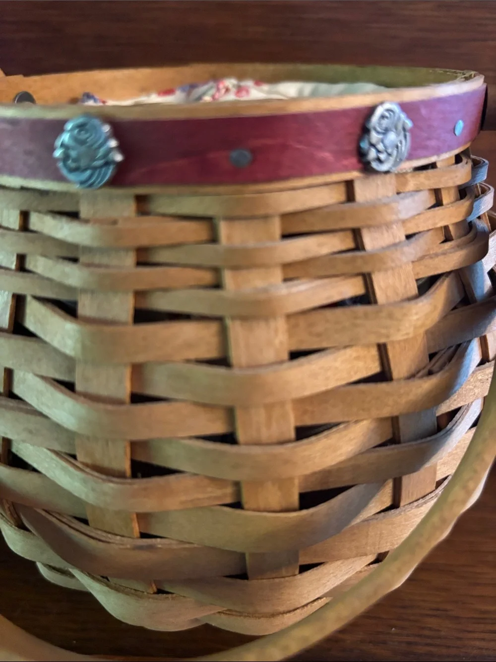 Longaberger 2004 Tournament of Roses Basket with lid, liner, protector.